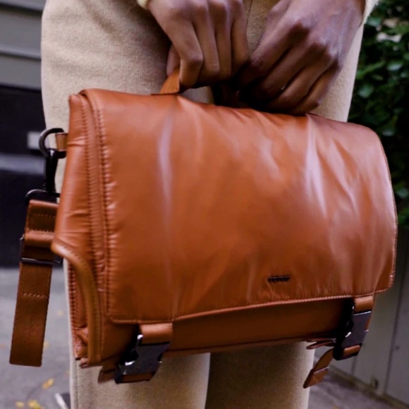 Caraa Luxury Baby Changing Kit Bag Portable Changing Station NWT $170 - Picture 6 of 9